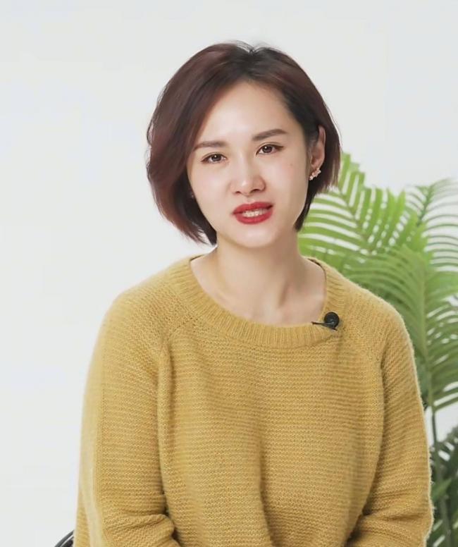 《奥德赛》剧组访华 上海女主持弯腰、屈膝.... 《奥德赛》剧组访华 上海女主持弯腰、屈膝....