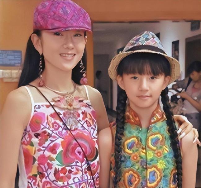 舞伴猝逝后岁杨丽萍近况曝光,难怪小彩旗不接班 舞伴猝逝后岁杨丽萍近况曝光,难怪小彩旗不接班
