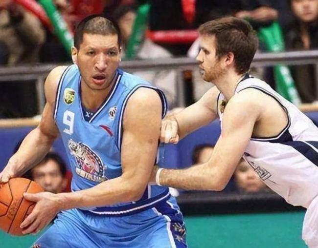 中国名将巴特尔NBA退休金曝光 数字惊人真羡慕 中国名将巴特尔NBA退休金曝光 数字惊人真羡慕