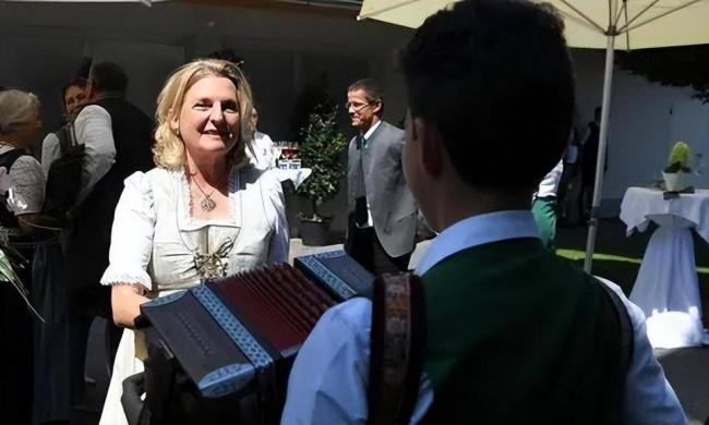 ��λ�������������վ������Ů�ⳤ�������ŷ��