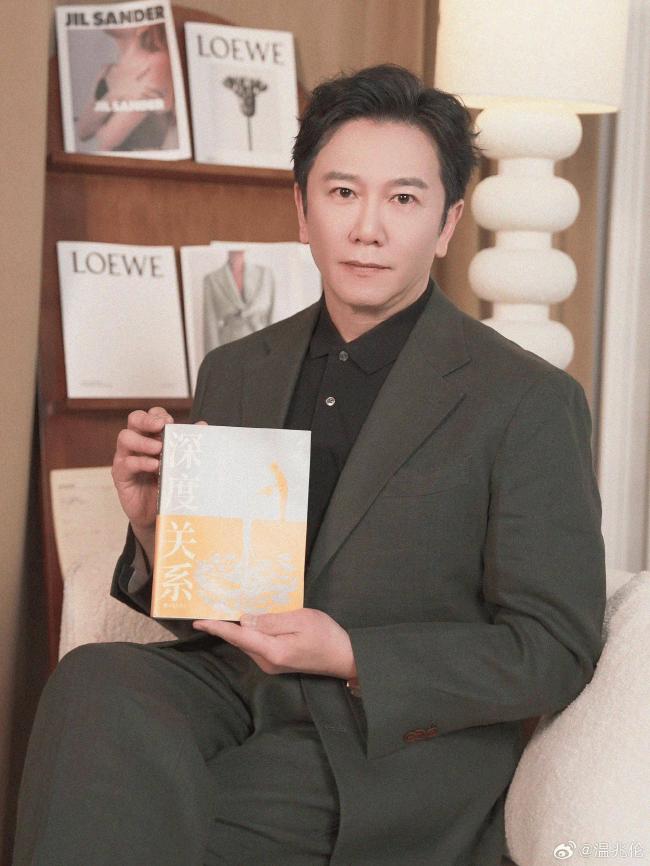 61岁温兆伦定居北京 10岁女儿很漂亮 61岁温兆伦定居北京 10岁女儿很漂亮