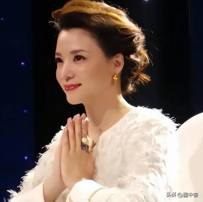 看到董卿王丽坤栽进致命大坑,女星都不找富豪了 看到董卿王丽坤栽进致命大坑,女星都不找富豪了