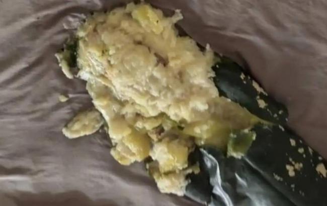 “抱冬瓜睡觉”走红中国 瓜突然炸了… “抱冬瓜睡觉”走红中国 瓜突然炸了…