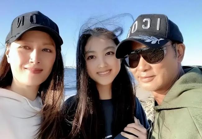 黄多多美过父母上热搜,有些星二代却没长过父母 黄多多美过父母上热搜,有些星二代却没长过父母