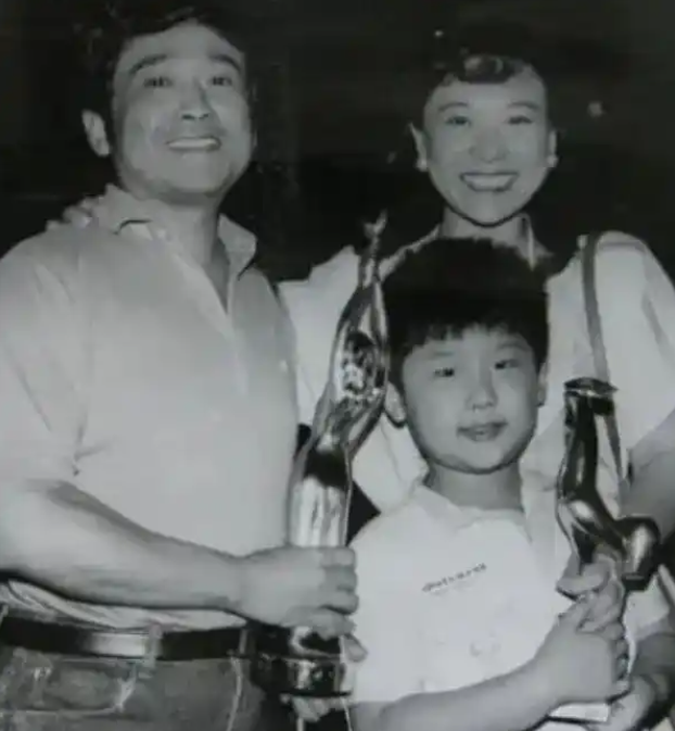黄多多美过父母上热搜,有些星二代却没长过父母 黄多多美过父母上热搜,有些星二代却没长过父母