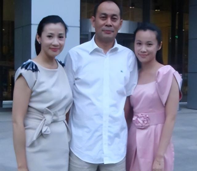 黄多多美过父母上热搜,有些星二代却没长过父母 黄多多美过父母上热搜,有些星二代却没长过父母