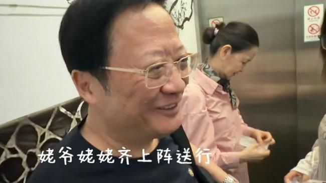 李小璐高调送女儿去美读夏校,爬藤神器还灵吗 李小璐高调送女儿去美读夏校,爬藤神器还灵吗