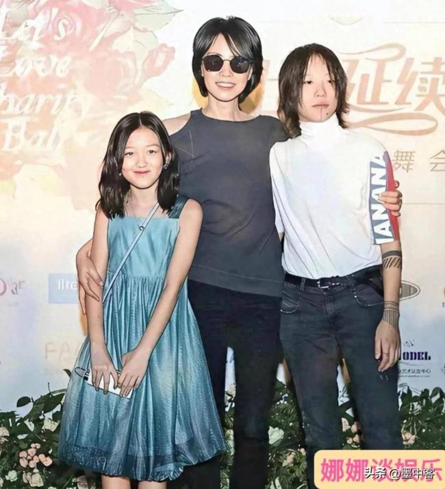 抛下谢霆锋,王菲生日去云南,和两个女儿一起 抛下谢霆锋,王菲生日去云南,和两个女儿一起