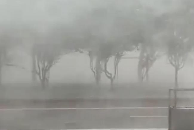 “这巨大的雨!”北京天昏地暗 惊悚画面曝光 “这巨大的雨!”北京天昏地暗 惊悚画面曝光