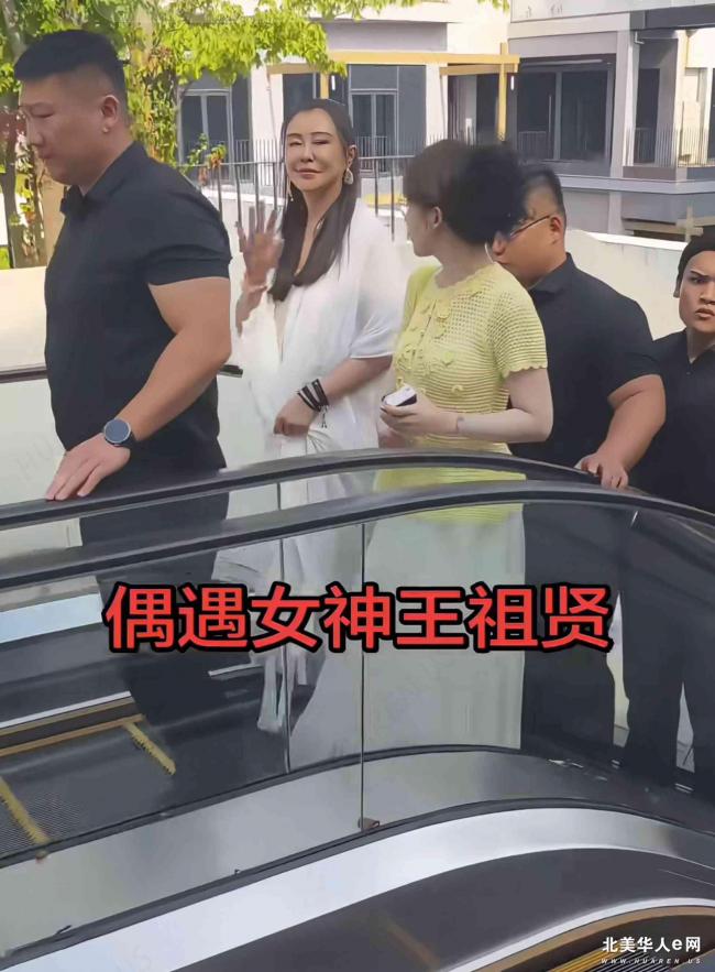 慎入:王祖贤终于摘掉了口罩和墨镜 慎入:王祖贤终于摘掉了口罩和墨镜