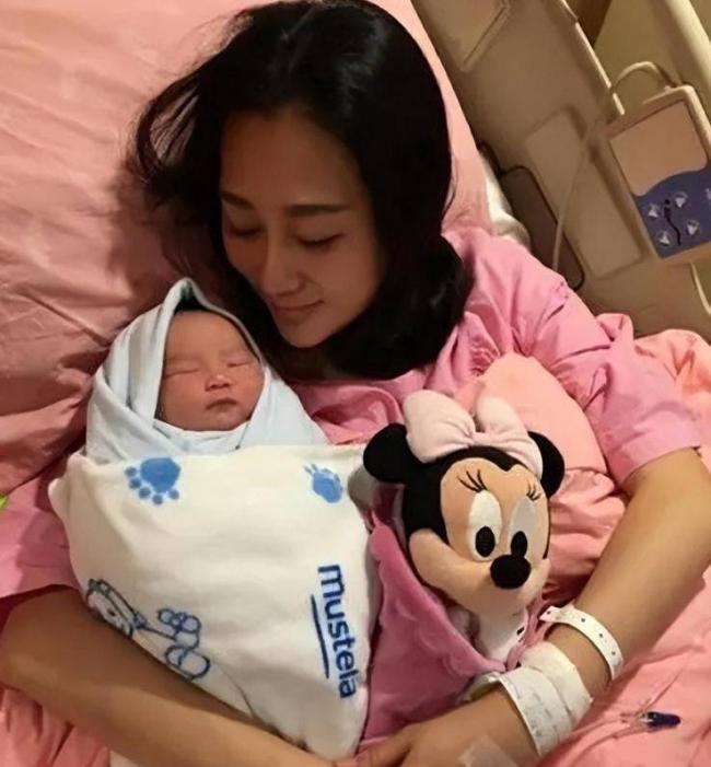 5年4胎从不坐月子 40岁的她老过56岁丈夫 5年4胎从不坐月子 40岁的她老过56岁丈夫