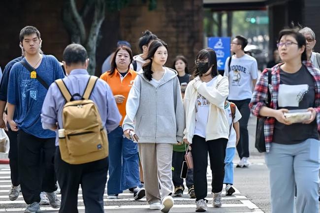 外国博士高调炫耀在华超国民待遇 引爆全网 外国博士高调炫耀在华超国民待遇 引爆全网