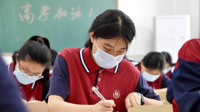 外国博士高调炫耀在华超国民待遇 引爆全网 外国博士高调炫耀在华超国民待遇 引爆全网