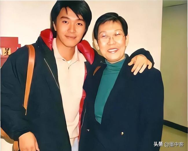 7岁撞破父亲出轨 周星驰与98岁老父终和解 7岁撞破父亲出轨 周星驰与98岁老父终和解