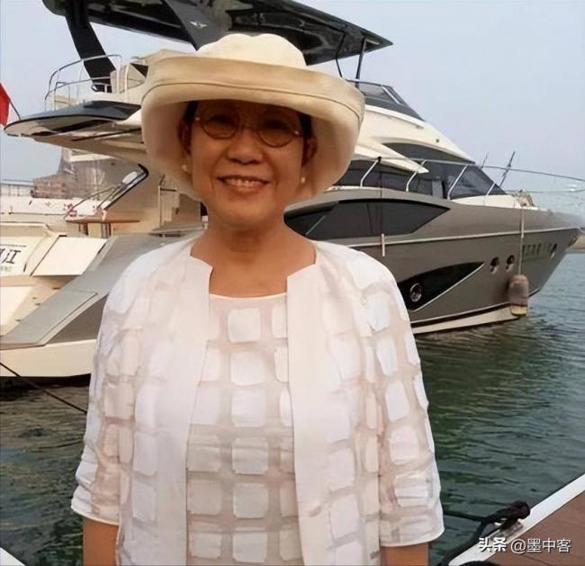 7岁撞破父亲出轨 周星驰与98岁老父终和解 7岁撞破父亲出轨 周星驰与98岁老父终和解
