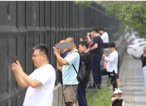 全民抓间谍:成都飞友被当间谍送派出所 全民抓间谍:成都飞友被当间谍送派出所