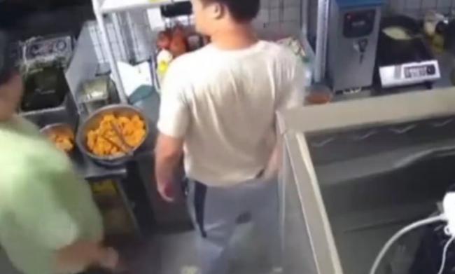 ��Ա��ƨ�ɺ���ը��20��𫫇�а����ҵ��û��