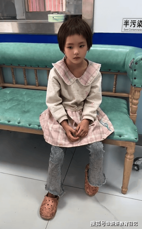 农村小学女生相貌惊艳，网友却说灾难
