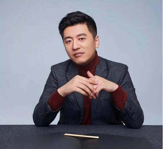 前有张雪峰，后有姜小柔：人是要“避谶”的