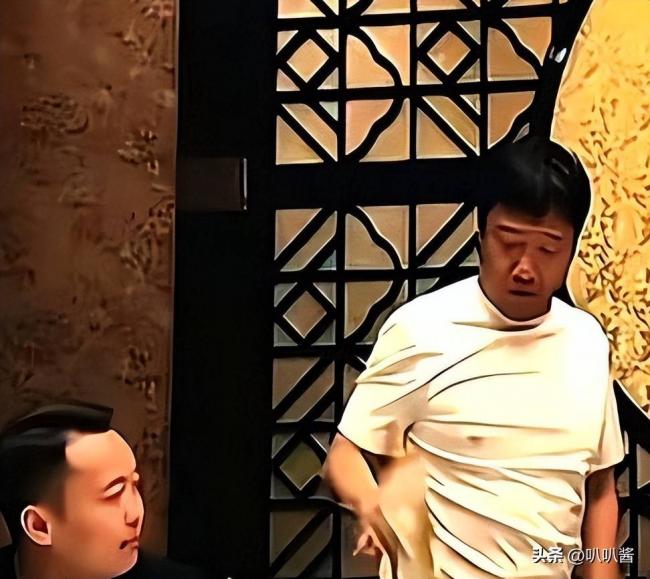 手机在桌缝里录了40分钟 他一顿饭就被卖了 手机在桌缝里录了40分钟 他一顿饭就被卖了