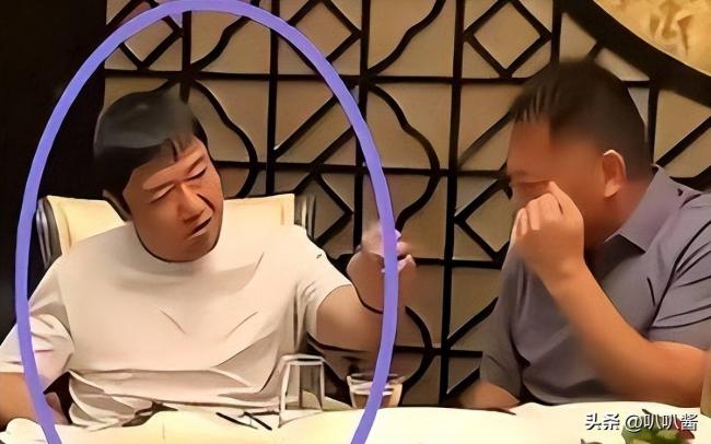 手机在桌缝里录了40分钟 他一顿饭就被卖了 手机在桌缝里录了40分钟 他一顿饭就被卖了