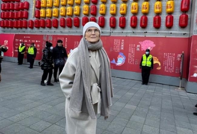 马斯克母亲为啥老往中国跑 马斯克母亲为啥老往中国跑