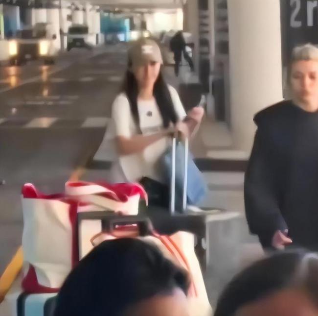 郑爽美国近况:经济状况被扒 这辈子再难翻身 郑爽美国近况:经济状况被扒 这辈子再难翻身