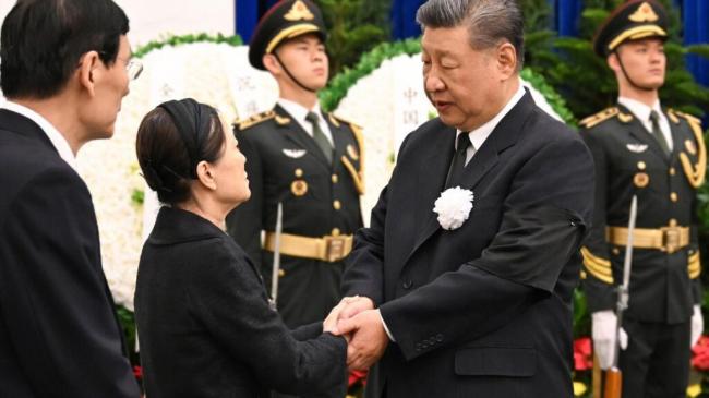 现场画面:朱镕基遗体18日火化 习等人送别 现场画面:朱镕基遗体18日火化 习等人送别