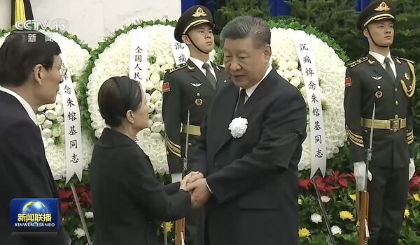 朱镕基出殡,“朱家儿女罕见曝光” 朱镕基出殡,“朱家儿女罕见曝光”