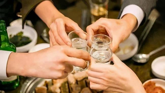 杭州酒局事件:涉事高管竟是清华高考状元 杭州酒局事件:涉事高管竟是清华高考状元