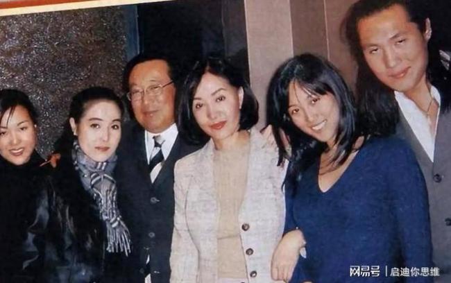 她布局40年:击败3个情妇 最终独吞70亿遗产 她布局40年:击败3个情妇 最终独吞70亿遗产