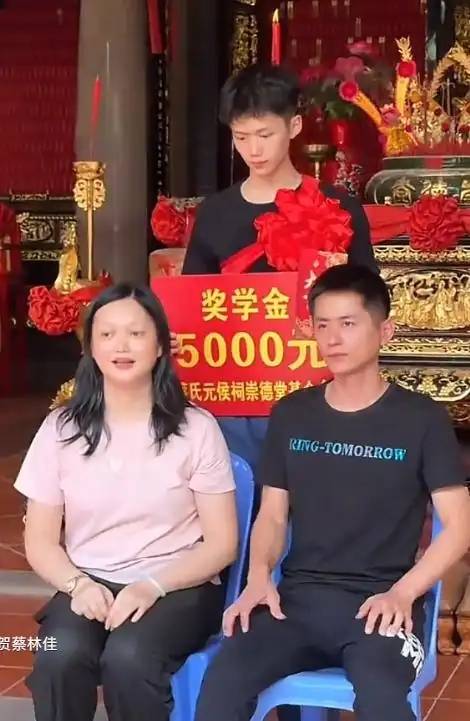 “爸爸风华绝代，妈妈一脸苦相” 这家人火了