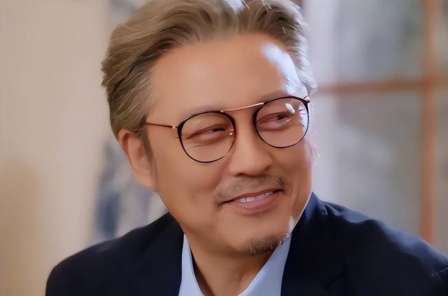 他是红楼第一美男,今62岁享受天伦,住豪宅 他是红楼第一美男,今62岁享受天伦,住豪宅