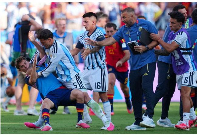 FIFA重罚阿根廷队…他最惨