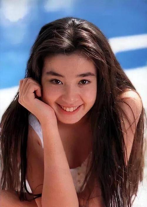 14岁被送上导演的床 18岁拍全裸写真 如今怎样了