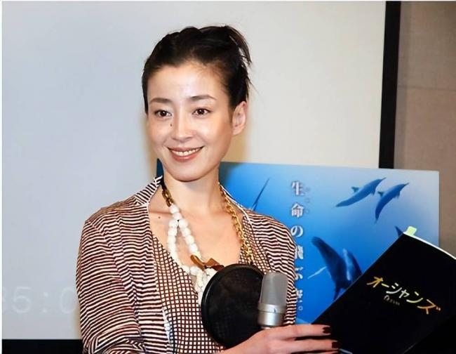 14岁被送上导演的床 18岁拍全裸写真 如今怎样了