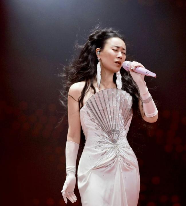 那英北京演唱会刷屏，王菲坐镇、群星闪耀