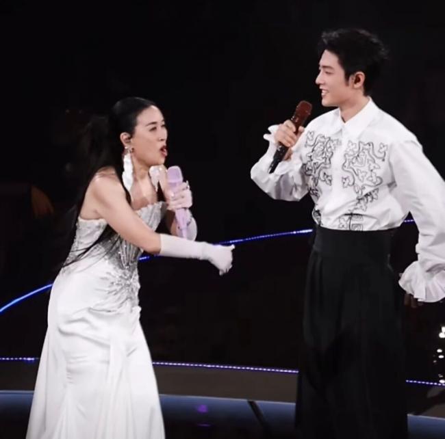那英北京演唱会刷屏，王菲坐镇、群星闪耀