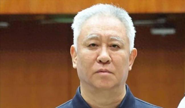 200人专属购物团...许家印奢侈生活被曝更多细节 200人专属购物团...许家印奢侈生活被曝更多细节