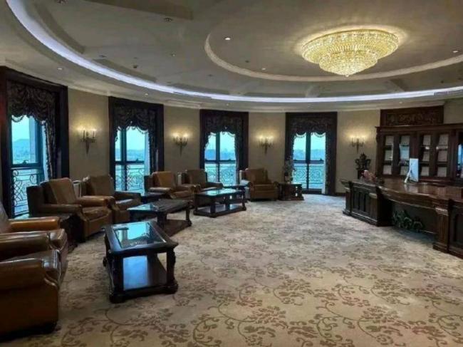 200人专属购物团...许家印奢侈生活被曝更多细节 200人专属购物团...许家印奢侈生活被曝更多细节