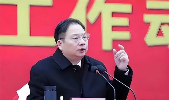 被许家印坑惨的10位大佬!第一名亏360亿遭悬赏 被许家印坑惨的10位大佬!第一名亏360亿遭悬赏