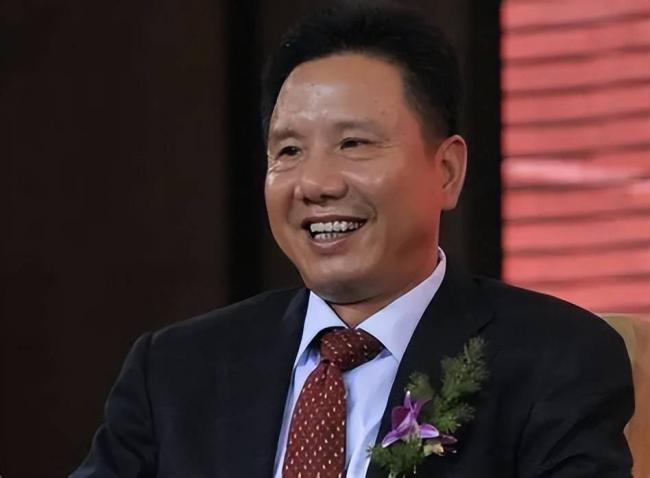 被许家印坑惨的10位大佬!第一名亏360亿遭悬赏 被许家印坑惨的10位大佬!第一名亏360亿遭悬赏
