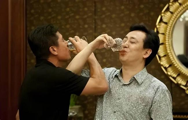 被许家印坑惨的10位大佬!第一名亏360亿遭悬赏 被许家印坑惨的10位大佬!第一名亏360亿遭悬赏