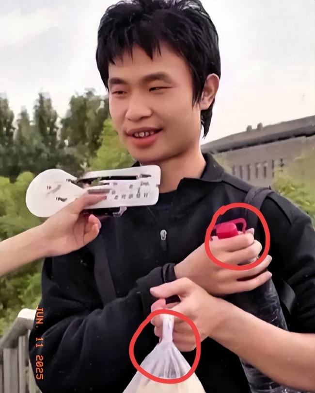 4天狂捞100万，韦东奕带货败光路人缘