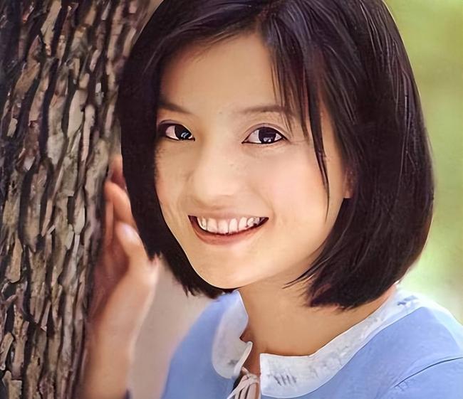 被封5年后赵薇再曝近况,瘦到脱相不敢认 被封5年后赵薇再曝近况,瘦到脱相不敢认