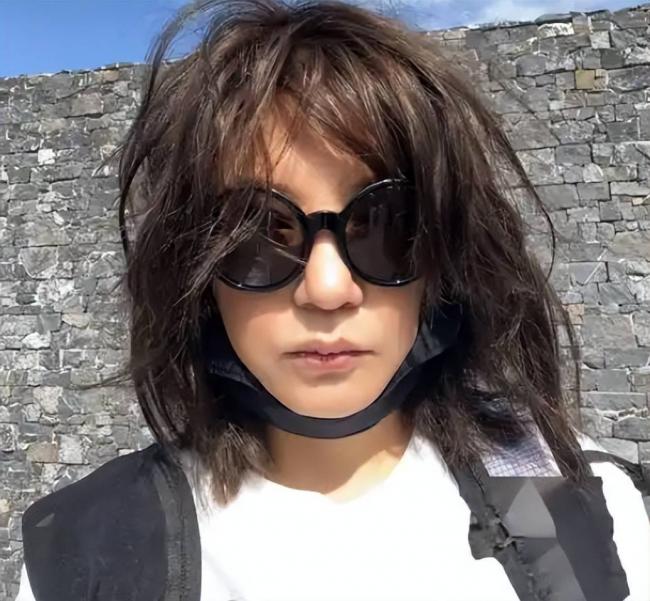被封5年后赵薇再曝近况,瘦到脱相不敢认 被封5年后赵薇再曝近况,瘦到脱相不敢认