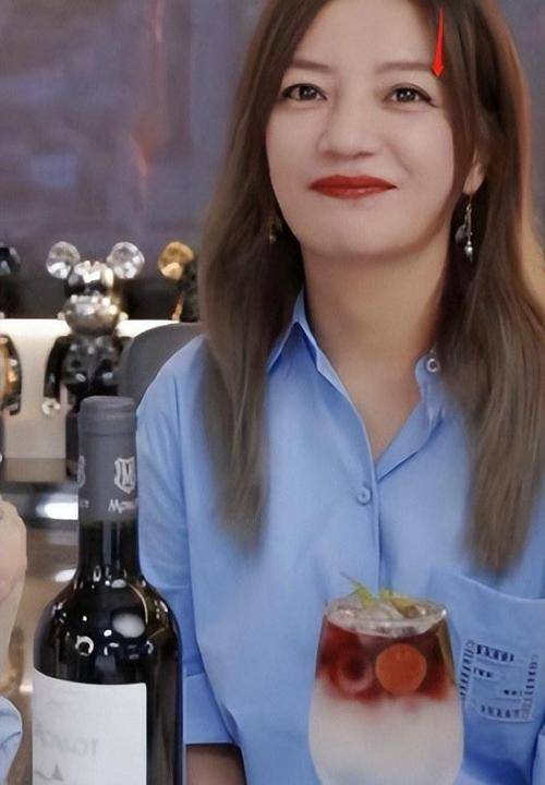 被封5年后赵薇再曝近况,瘦到脱相不敢认 被封5年后赵薇再曝近况,瘦到脱相不敢认