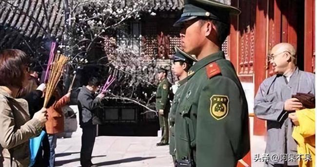 中国这座小寺庙 武警24小时站岗