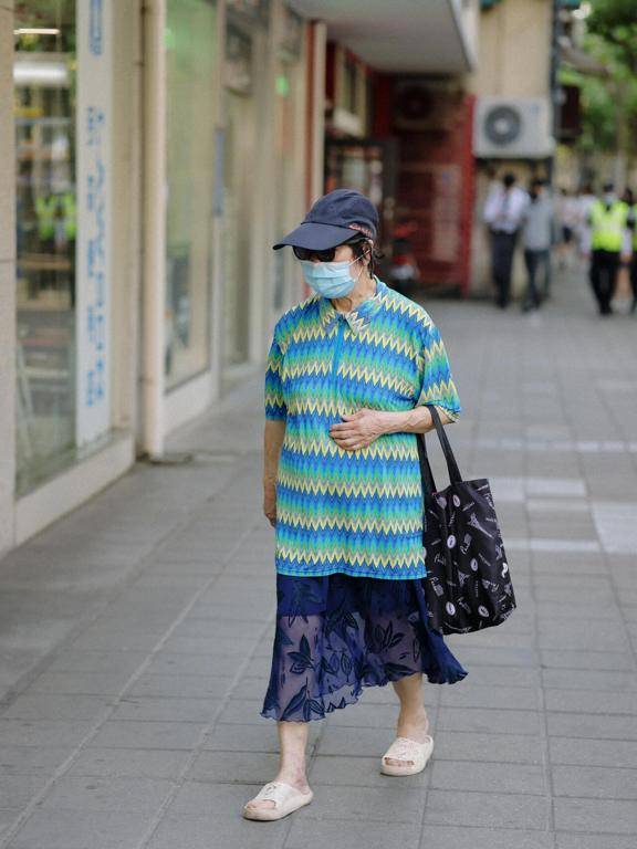 到了上海,发现奶奶们太会穿了 到了上海,发现奶奶们太会穿了