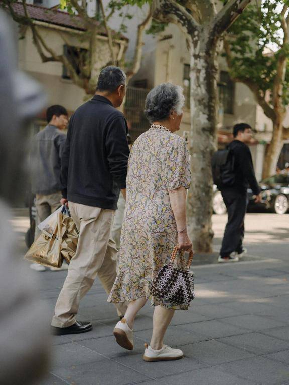 到了上海,发现奶奶们太会穿了 到了上海,发现奶奶们太会穿了